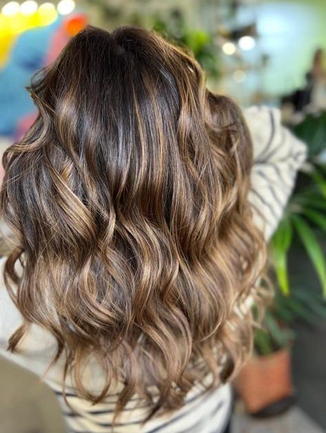 Soft brunette balayage waves